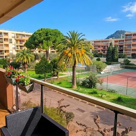 T2 Au Calme Avec Piscine, Tennis, Parking * Йер