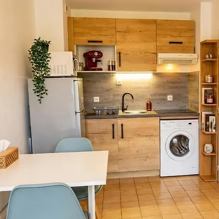 Апартаменты T2 Au Calme Avec Piscine, Tennis, Parking